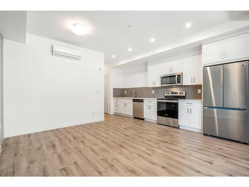 202-20 Sage Hill Nw, Calgary, AB - Indoor Photo Showing Kitchen With Stainless Steel Kitchen With Upgraded Kitchen