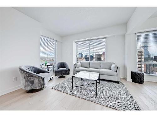 3205-930 6 Avenue Sw, Calgary, AB - Indoor Photo Showing Living Room