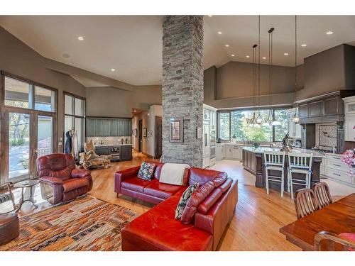 244122 Conrich Road, Rural Rocky View County, AB - Indoor Photo Showing Living Room