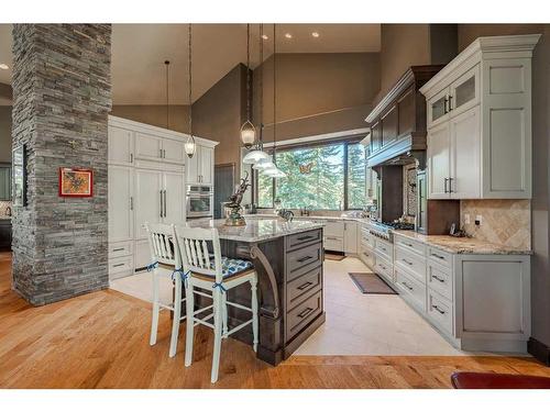 244122 Conrich Road, Rural Rocky View County, AB - Indoor Photo Showing Kitchen With Upgraded Kitchen