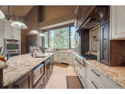 244122 Conrich Road, Rural Rocky View County, AB - Indoor Photo Showing Kitchen With Upgraded Kitchen