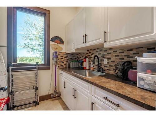 244122 Conrich Road, Rural Rocky View County, AB - Indoor Photo Showing Kitchen