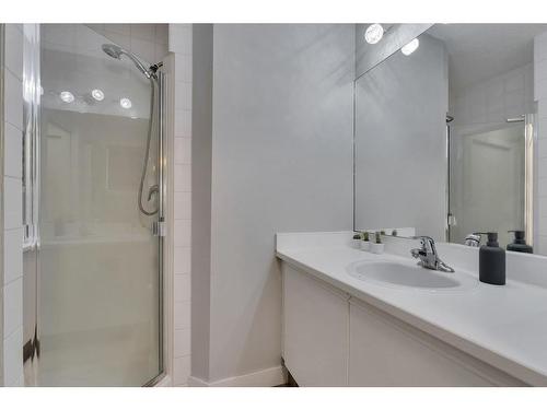 111 Martinwood Place Ne, Calgary, AB - Indoor Photo Showing Bathroom