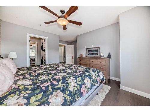 264 Rockyspring Grove Nw, Calgary, AB - Indoor Photo Showing Bedroom