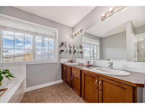 264 Rockyspring Grove Nw, Calgary, AB - Indoor Photo Showing Bathroom