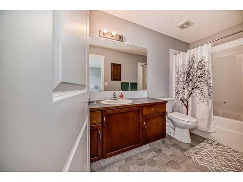 264 Rockyspring Grove Nw, Calgary, AB - Indoor Photo Showing Bathroom