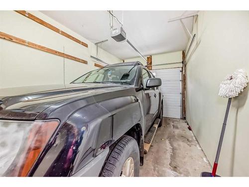 264 Rockyspring Grove Nw, Calgary, AB - Indoor Photo Showing Garage