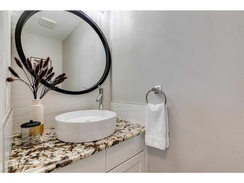 65 Discovery Ridge Road Sw, Calgary, AB - Indoor Photo Showing Bathroom