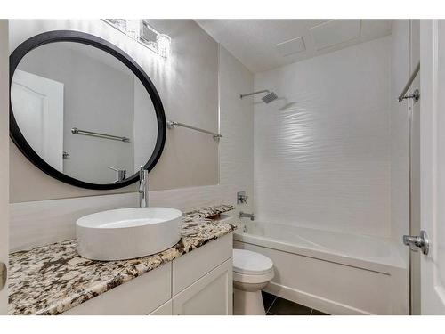 65 Discovery Ridge Road Sw, Calgary, AB - Indoor Photo Showing Bathroom