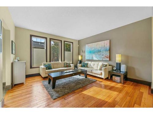 1311 21 Avenue Nw, Calgary, AB - Indoor Photo Showing Living Room