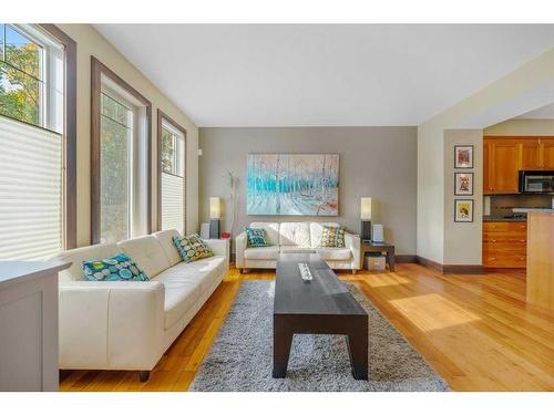 1311 21 Avenue Nw, Calgary, AB - Indoor Photo Showing Living Room