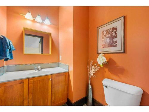 1311 21 Avenue Nw, Calgary, AB - Indoor Photo Showing Bathroom