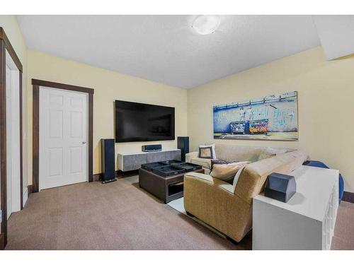 1311 21 Avenue Nw, Calgary, AB - Indoor Photo Showing Living Room