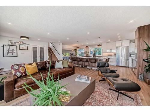 14203 Parkland Boulevard Se, Calgary, AB - Indoor Photo Showing Living Room