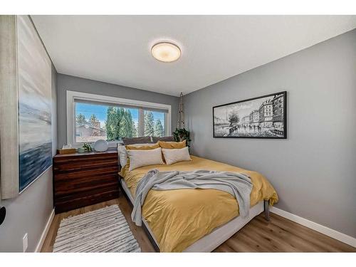 14203 Parkland Boulevard Se, Calgary, AB - Indoor Photo Showing Bedroom