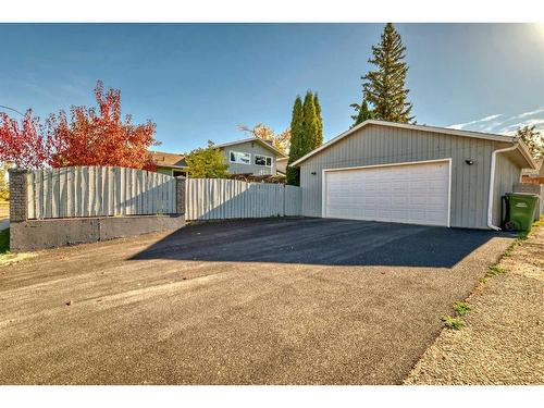 14203 Parkland Boulevard Se, Calgary, AB - Outdoor