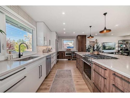 14203 Parkland Boulevard Se, Calgary, AB - Indoor Photo Showing Kitchen With Upgraded Kitchen