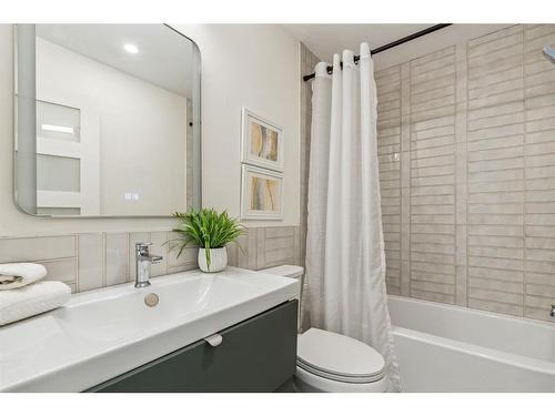 80 Midland Crescent Se, Calgary, AB - Indoor Photo Showing Bathroom