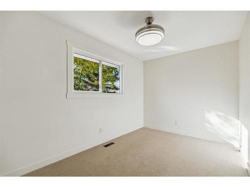 80 Midland Crescent Se, Calgary, AB - Indoor Photo Showing Other Room