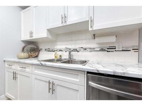 3101-13045 6 Street Sw, Calgary, AB - Indoor Photo Showing Kitchen With Double Sink With Upgraded Kitchen