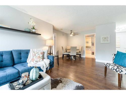 3101-13045 6 Street Sw, Calgary, AB - Indoor Photo Showing Living Room