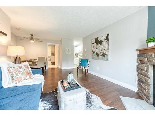 3101-13045 6 Street Sw, Calgary, AB - Indoor Photo Showing Living Room