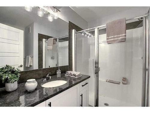 306 Sundown Road, Cochrane, AB - Indoor Photo Showing Bathroom