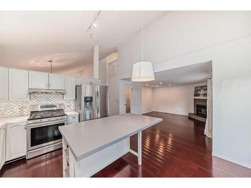 832 Sierra Morena Place Sw, Calgary, AB - Indoor Photo Showing Kitchen With Stainless Steel Kitchen With Upgraded Kitchen