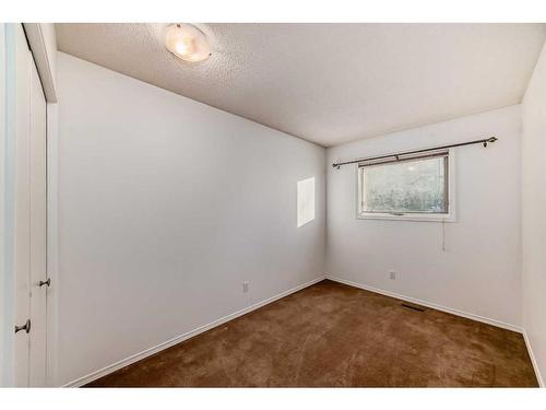 832 Sierra Morena Place Sw, Calgary, AB - Indoor Photo Showing Other Room