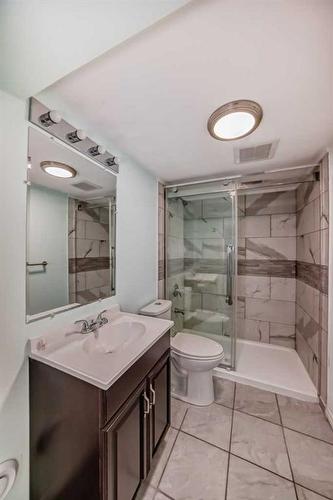 832 Sierra Morena Place Sw, Calgary, AB - Indoor Photo Showing Bathroom