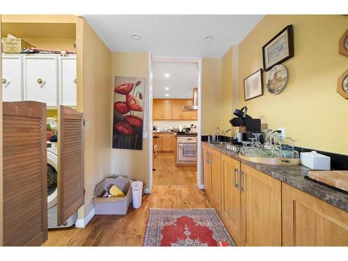 233107 Wintergreen Road, Rural Rocky View County, AB - Indoor Photo Showing Kitchen