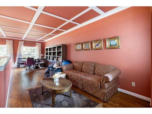 233107 Wintergreen Road, Rural Rocky View County, AB - Indoor Photo Showing Living Room