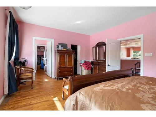 233107 Wintergreen Road, Rural Rocky View County, AB - Indoor Photo Showing Bedroom