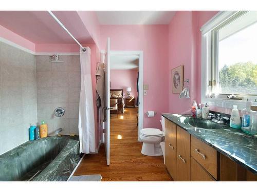 233107 Wintergreen Road, Rural Rocky View County, AB - Indoor Photo Showing Bathroom