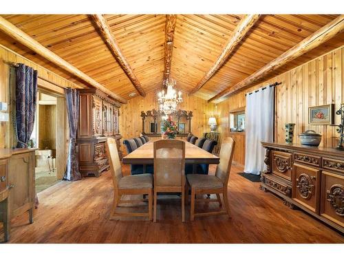 233107 Wintergreen Road, Rural Rocky View County, AB - Indoor Photo Showing Dining Room