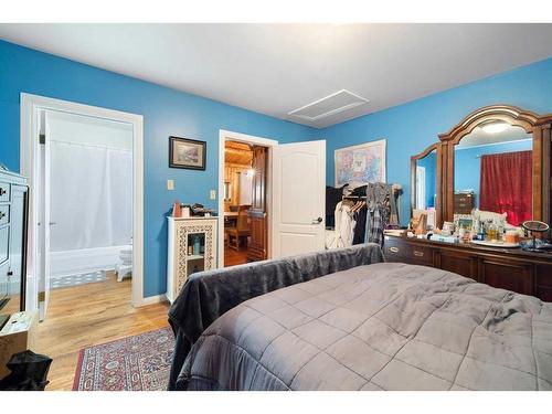 233107 Wintergreen Road, Rural Rocky View County, AB - Indoor Photo Showing Bedroom