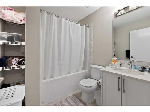 102-130 Redstone Walk Ne, Calgary, AB - Indoor Photo Showing Bathroom