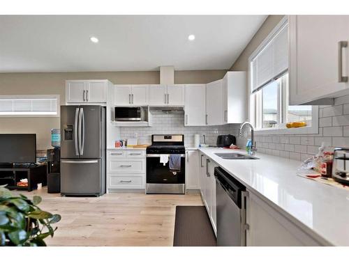 102-130 Redstone Walk Ne, Calgary, AB - Indoor Photo Showing Kitchen With Double Sink With Upgraded Kitchen