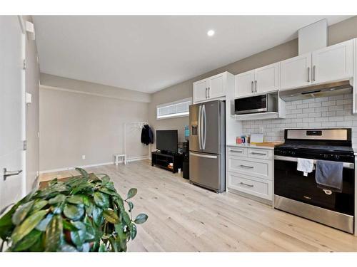 102-130 Redstone Walk Ne, Calgary, AB - Indoor Photo Showing Kitchen