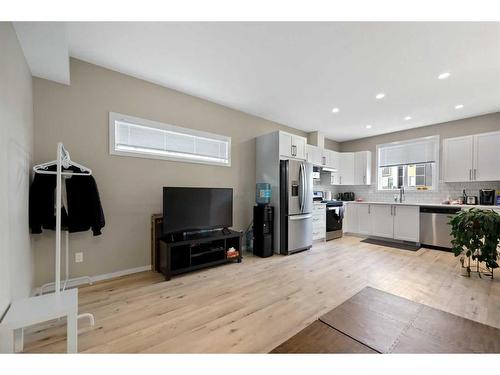 102-130 Redstone Walk Ne, Calgary, AB - Indoor Photo Showing Kitchen