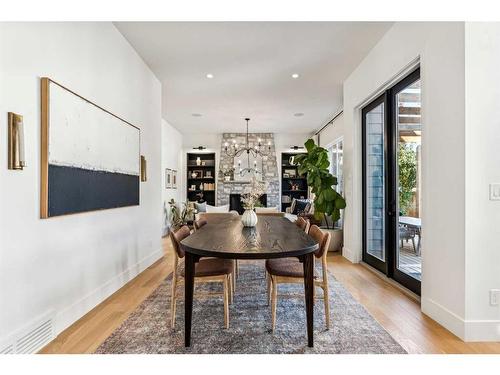 370 Capri Crescent Nw, Calgary, AB - Indoor Photo Showing Dining Room