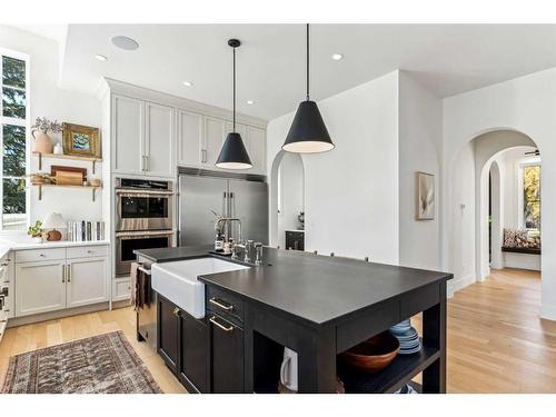 370 Capri Crescent Nw, Calgary, AB - Indoor Photo Showing Kitchen