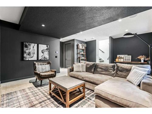 370 Capri Crescent Nw, Calgary, AB - Indoor Photo Showing Living Room