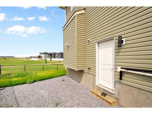 1412 Price Close, Carstairs, AB - Outdoor