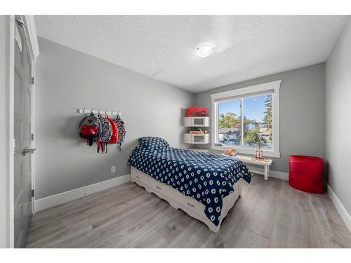 2002 38 Street Se, Calgary, AB - Indoor Photo Showing Bedroom