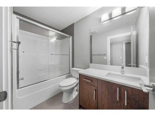 2002 38 Street Se, Calgary, AB - Indoor Photo Showing Bathroom