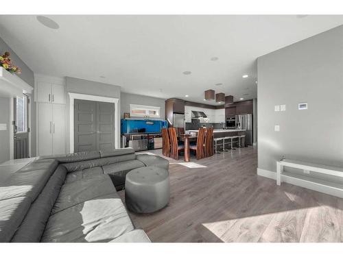 2002 38 Street Se, Calgary, AB - Indoor