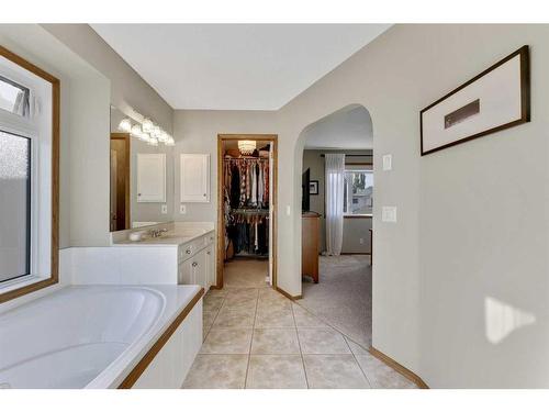 234 Mt Assiniboine Place Se, Calgary, AB - Indoor Photo Showing Bathroom