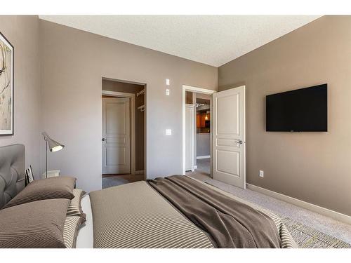 218-208 Holy Cross Sw, Calgary, AB - Indoor Photo Showing Bedroom