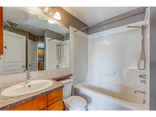 218-208 Holy Cross Sw, Calgary, AB - Indoor Photo Showing Bathroom